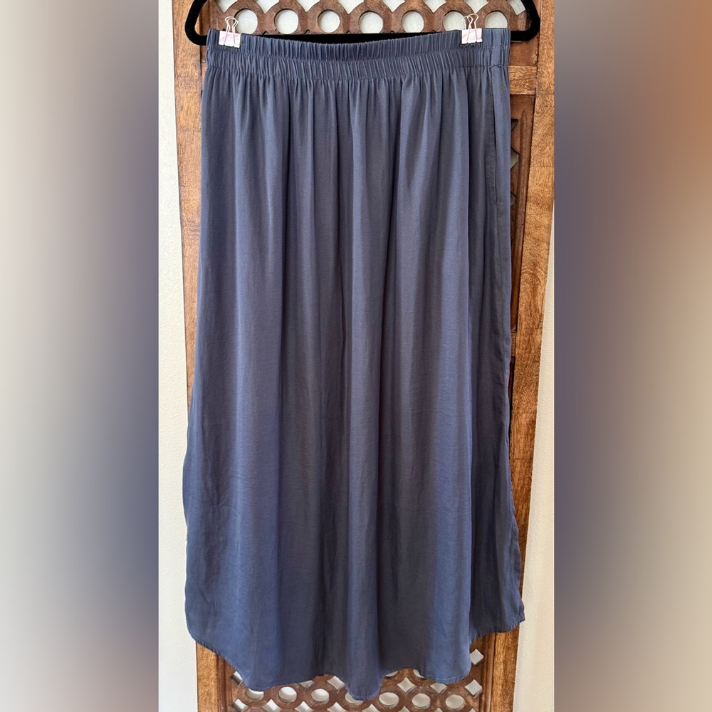 LOFT Gray Pull On Midi Skirt Elastic Waist Flowy A-Line Side Slit Size M